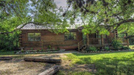 Cypress Banks - Luxury Cabins on the Frio River