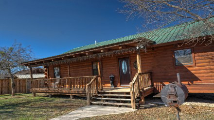 Cypress Banks - Luxury Cabins on the Frio River